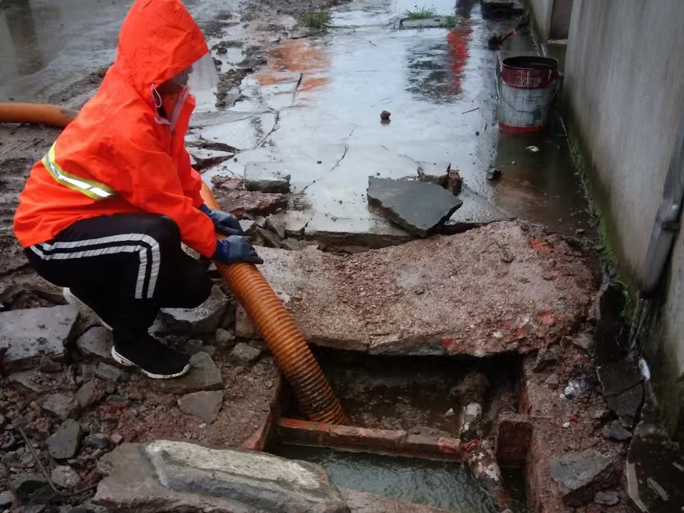 龙潭专业清理污水池 炜誉市政以规范流程守护城市 “肠道”