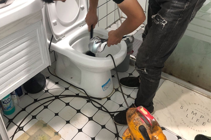 龙潭马桶堵塞自己疏通还是找师傅?专业上门服务让你省时更省心