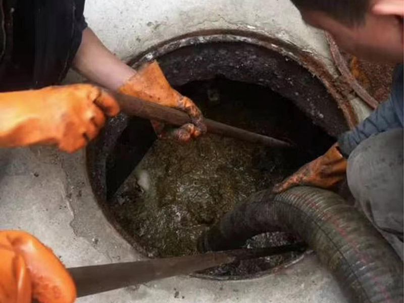 龙潭清理化粪池时如何避免沼气的危害?